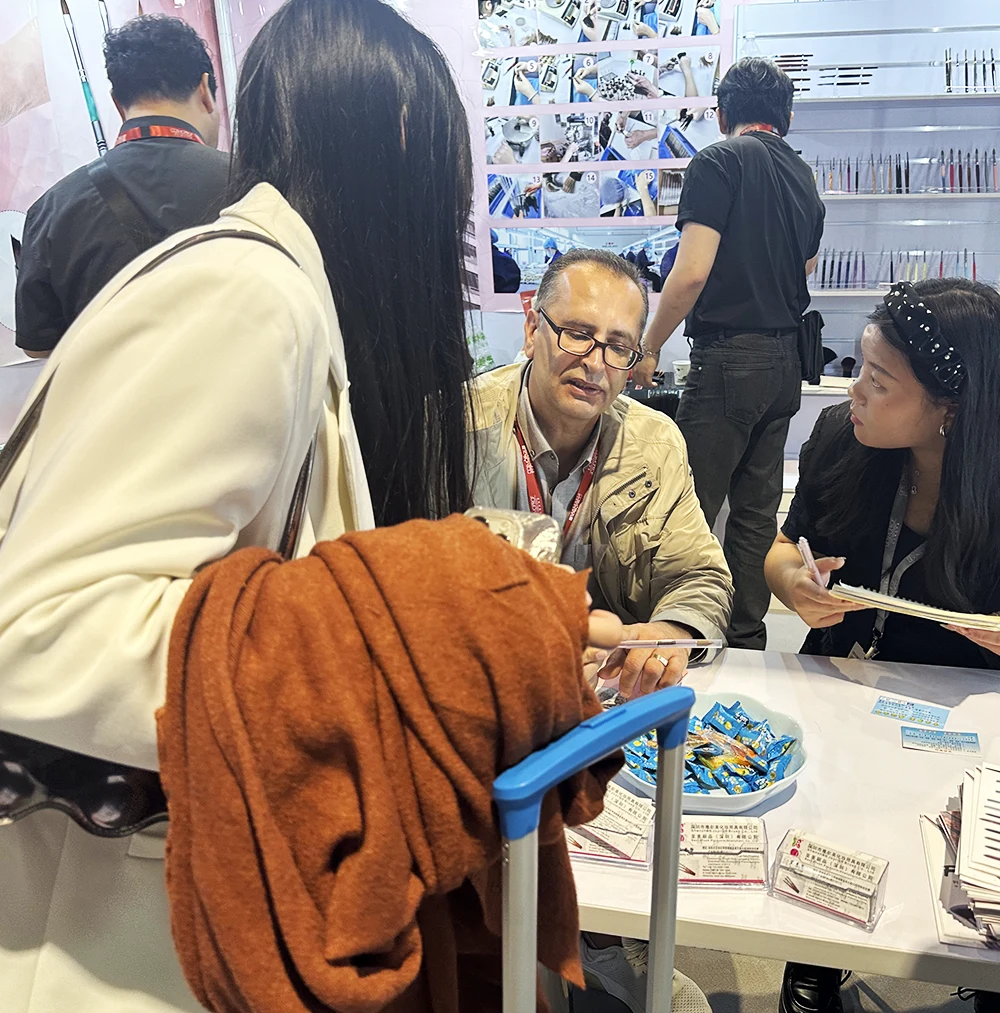 Cosmoprof HK 2024, bertemu dengan banyak kuku berus lama dan baru.